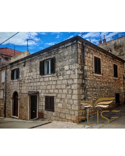 Authentisches Steinhaus im Herzen von Vela Luka – Nur 30 m vom Meer entfernt | Insel Korčula