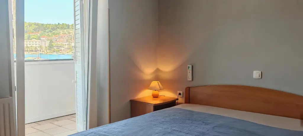 business-residential-property-in-center-vela-luka-korčula-island-casablanca-restaurant-house-real-estate-seafront-seaview