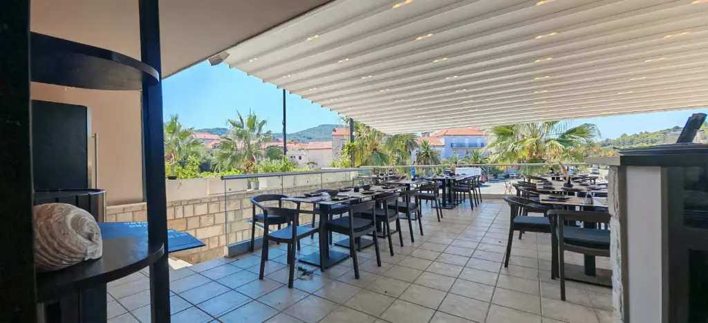 business-residential-property-in-center-vela-luka-korčula-island-casablanca-restaurant-house-real-estate-seafront-seaview