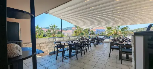 Geschäfts- und Wohnimmobilie im Herzen von Vela Luka auf der Insel Korčula