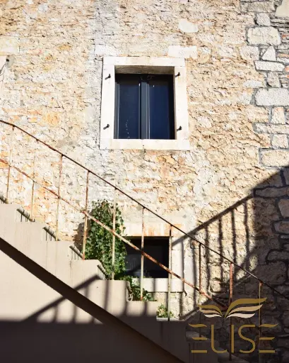 STEINHAUS IM ZENTRUM VON VELA LUKA, 330.000€