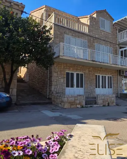 STEINHAUS IN ERSTER REIHE AM MEER – BUCHT BRNA / SÜDSEITE DER INSEL KORČULA