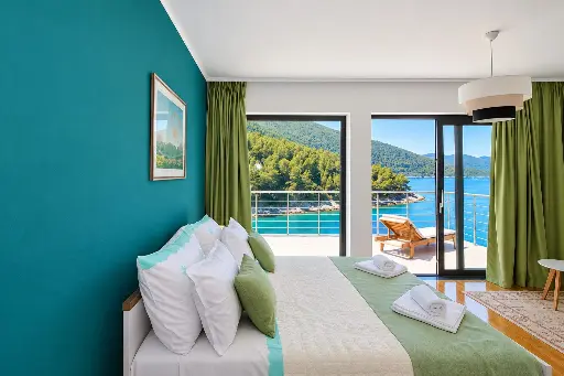 VILLA RASOHA – VILLA DIREKT AM MEER MIT PRIVATEM BOOTSANLEGEPLATZ | KORČULA