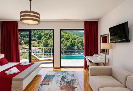 VILLA RASOHA – VILLA DIREKT AM MEER MIT PRIVATEM BOOTSANLEGEPLATZ | KORČULA