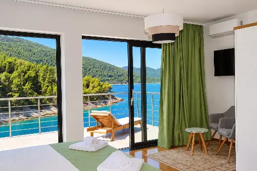 VILLA RASOHA – VILLA DIREKT AM MEER MIT PRIVATEM BOOTSANLEGEPLATZ | KORČULA