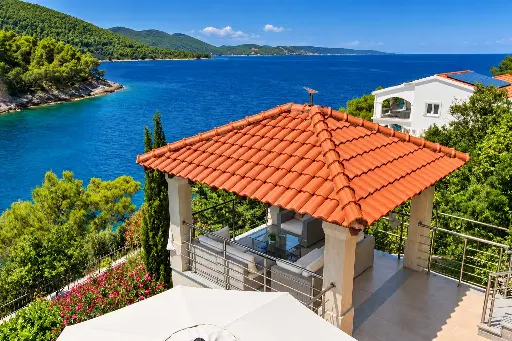 VILLA RASOHA – VILLA DIREKT AM MEER MIT PRIVATEM BOOTSANLEGEPLATZ | KORČULA