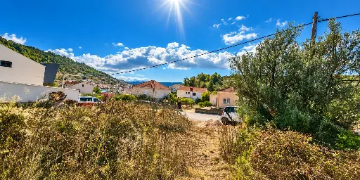BAUGRUNDSTÜCK MIT BAUPROJEKT IN VELA LUKA