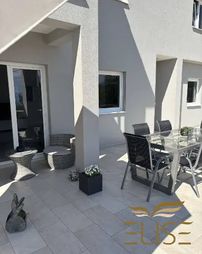 SOLD! Villa mit Meerblick-Villa - 3 Wohneinheiten – Prigradica, Korčula